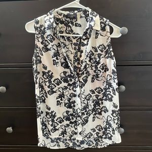 ✨ 2 for $15 ✨The Limited Ashton - Tank Button Up Floral